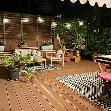 Large Magnificent Terrace شقة