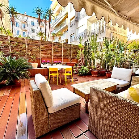 Large Magnificent Terrace شقة نيس