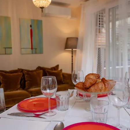 Apartment Large Magnificent Terrace *