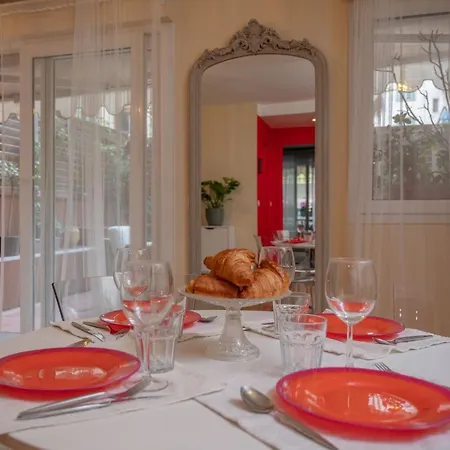 Large Magnificent Terrace Apartment *