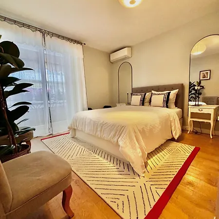 Large Magnificent Terrace Apartman Nizza