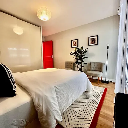 Large Magnificent Terrace Apartment