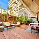 Large Magnificent Terrace 아파트 *